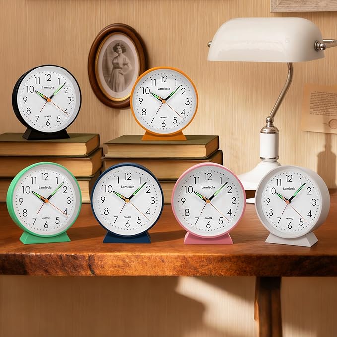 4.5 Inch Small Silent Analog Alarm Clock, Retro Battery Operated Desk Clock with Night Light Stays On 4 Seconds Vintage Metal Table Clock for Bedside, Bedroom, Office, Bathroom - Navy Blue