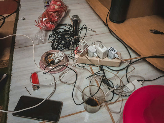 [OFFICEMENT LAB] The Cognitive Cost of Visual Noise: Why Minimalism is a Productivity Tool
