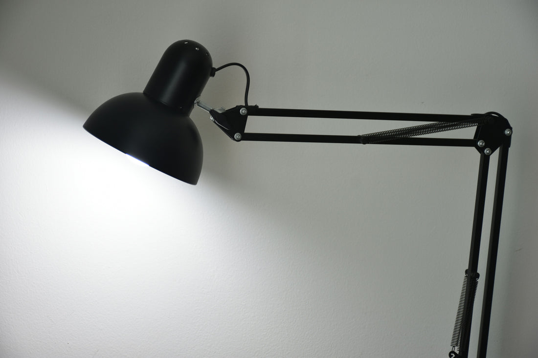 [OFFICEMENT] How can I stop getting eye strain and headaches at my desk? (The Physics of Lux)