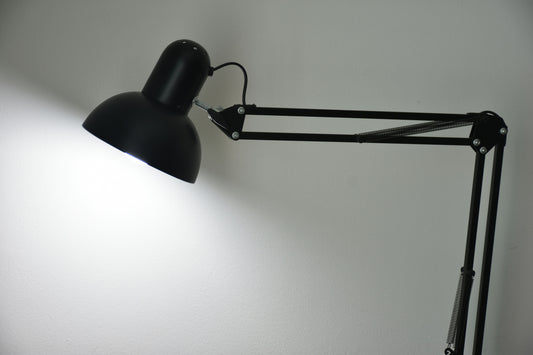 [OFFICEMENT] How can I stop getting eye strain and headaches at my desk? (The Physics of Lux)