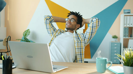 [OFFICEMENT] Why is a perfectly "empty" desk sometimes more stressful than a messy one?