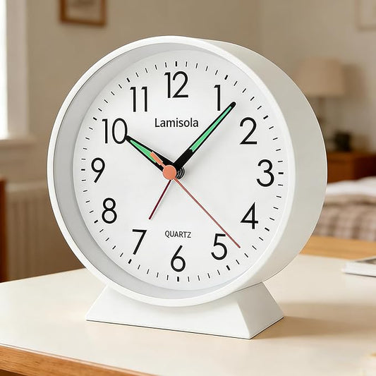 4.5 Inch Small Silent Analog Alarm Clock, Retro Battery Operated Desk Clock with Night Light Stays On 4 Seconds Vintage Metal Table Clock for Bedside, Nightstand, Bedroom, Office, Bathroom - White