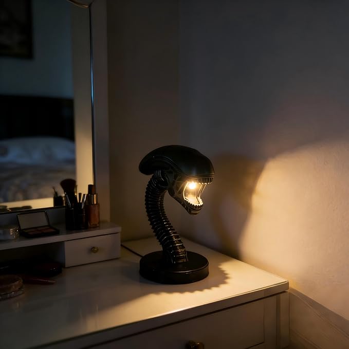 LED Desk Lamp Alien Lamp Novelty Night Light, Children's Room Desktop Reading Light,Child Room Decoration Light, Suitable for Children's Holiday Gift Science Fiction Enthusiasts